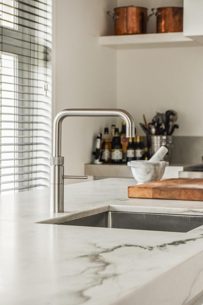 石材加工｜廚房流理台面吃色、崩裂太惱人？大理石、水磨石挑對，超好維護不走鐘｜原色石材